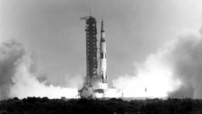 Saturn V de la misión Apollo 11 en plataforma